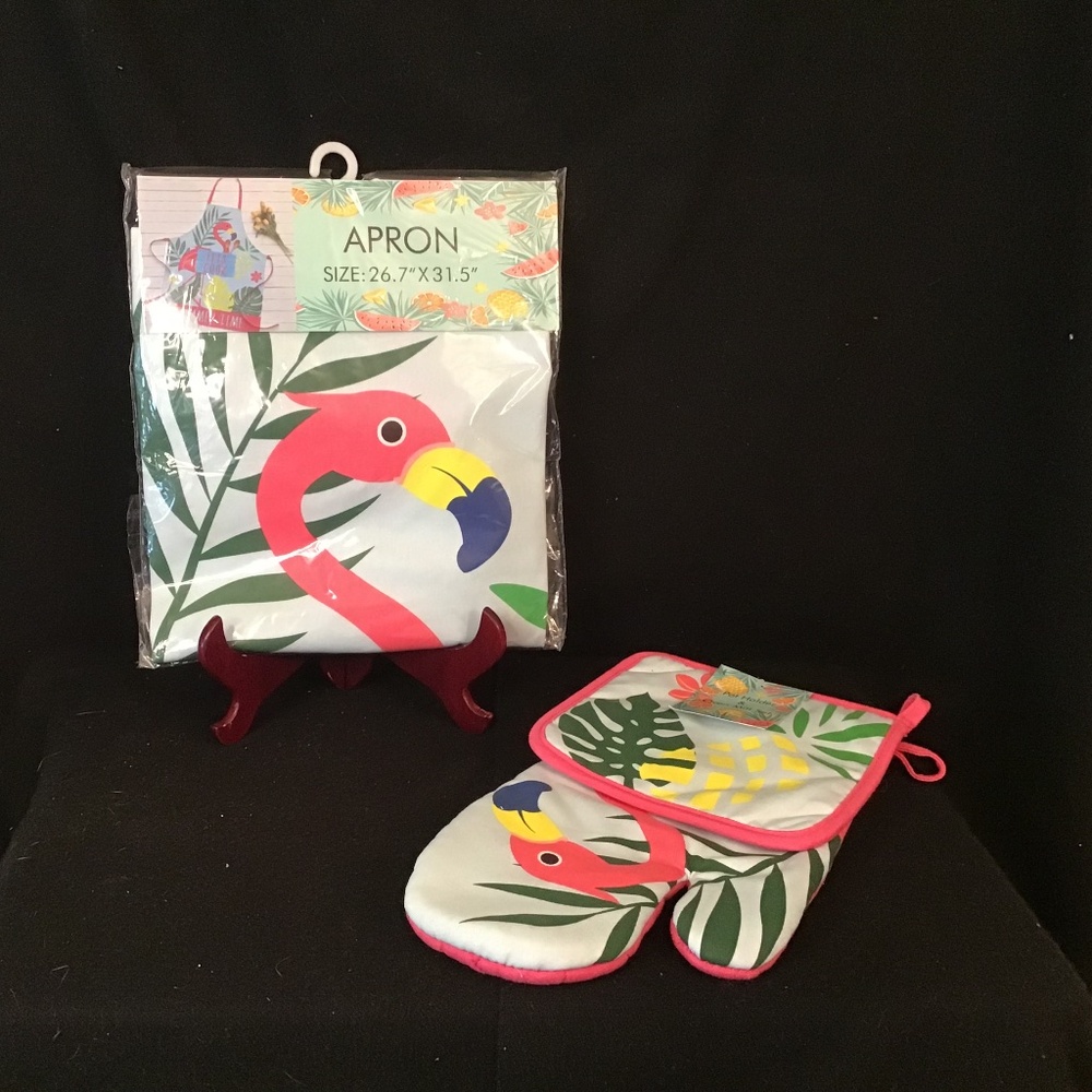 NWT Summer time Flamingo Apron Pot Holder & Oven Mitt Set Made of Quality Cotton